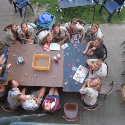 leidingsploeg rond de vergadertafel