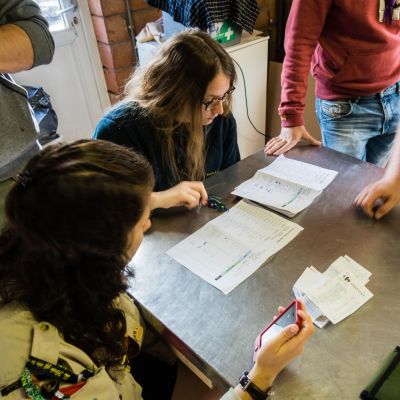 leiding is het onkostenformulier aan het invullen