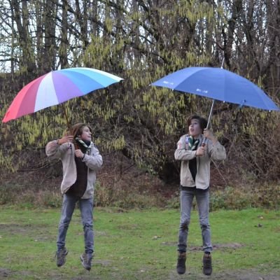 Scouts met paraplu