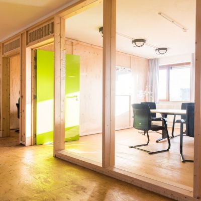 Zicht van vergaderzaal Het Noorden op de vijfde verdieping van het Scoutshuis
