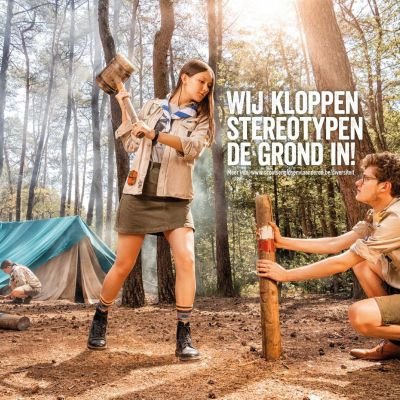 jongen houdt balk vast, meisje klopt balk in de grond. Dat is het beeld van poster stereotiepen.