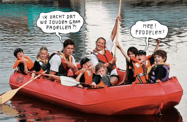 Zeehondjes in een rubberboot