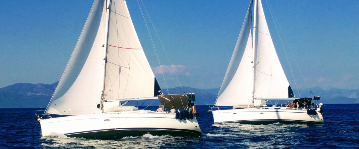 Niels Vercayie Twee zeilboten op het water.
