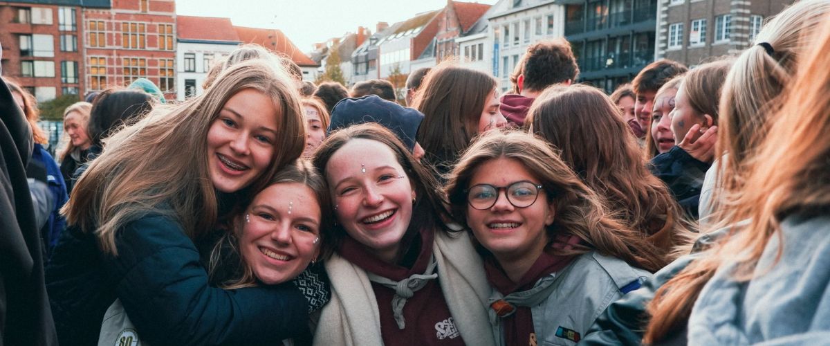 Gidsen op de markt van Turnhout