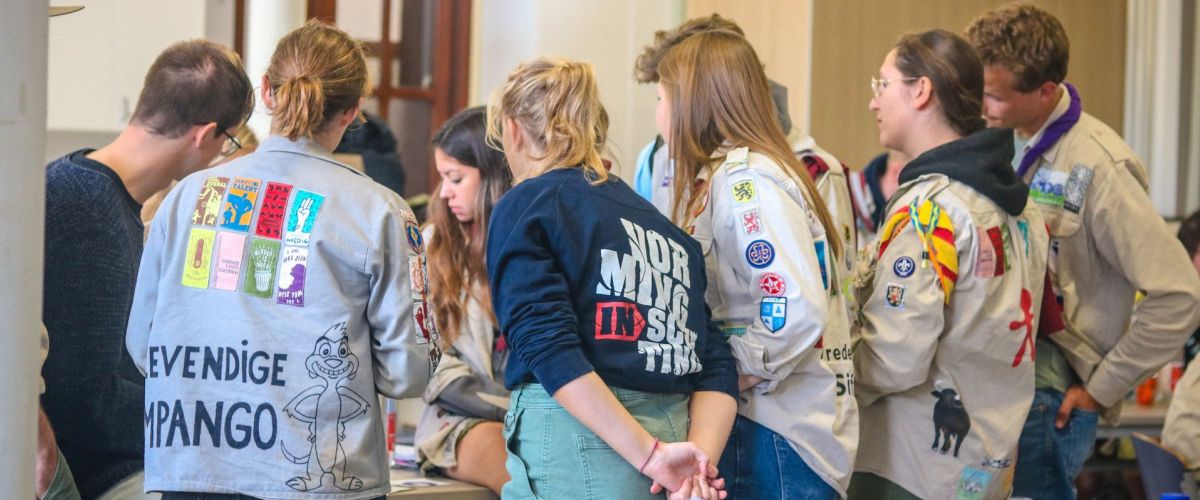Trijn Nyckees structuurvrijwilligers die aan het vergaderen zijn