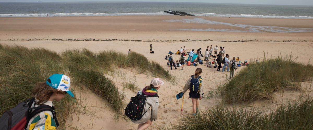Scoutsgroep op het strand