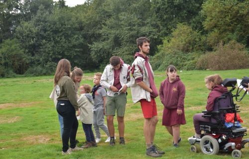 Akabe scoutsgroep met Sophie van Down the road
