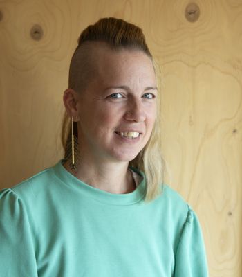 Portret van collega Caroline Young Portret van collega Caroline Young
