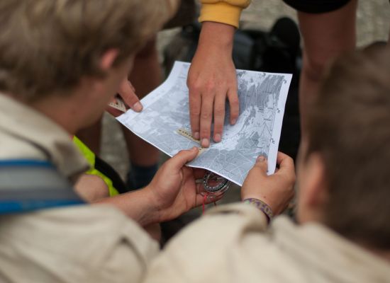 Scout leest kaart