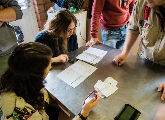 leiding is het onkostenformulier aan het invullen