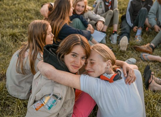 Groep gezellig bij elkaar