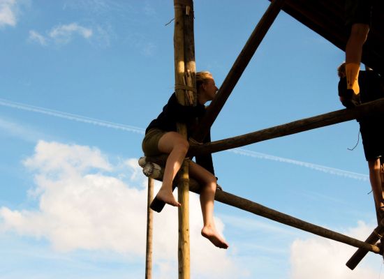 leidster zit vanboven in een sjorconstructie