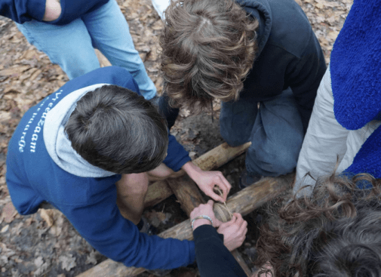 Jonggivers maken een sjorring
