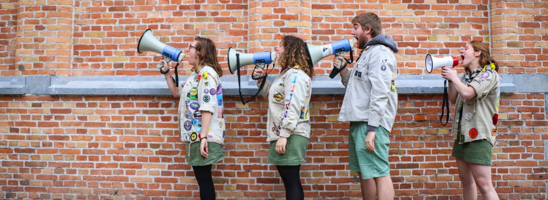 Leiding met megafoon